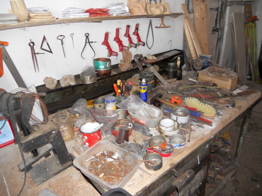 Lumea din tăcerile de lut ale lui Paraschiv 43394