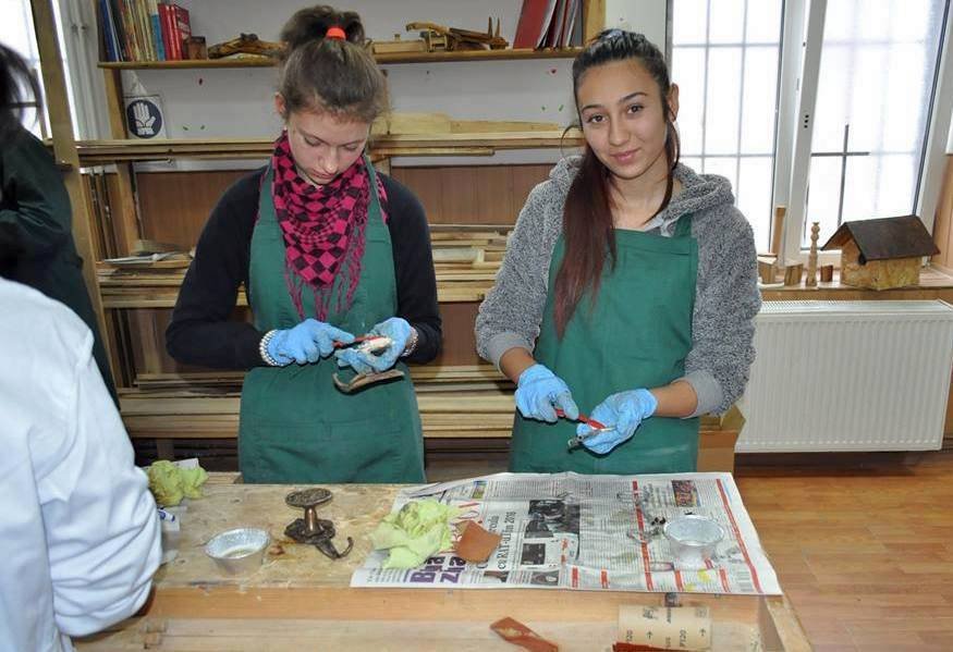 Proiect de restaurare a odoarelor bisericești de la Feldioara, județul Brașov      43271