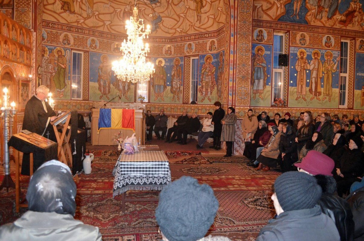 Taina Sfântului Maslu în parohii hunedorene    43282