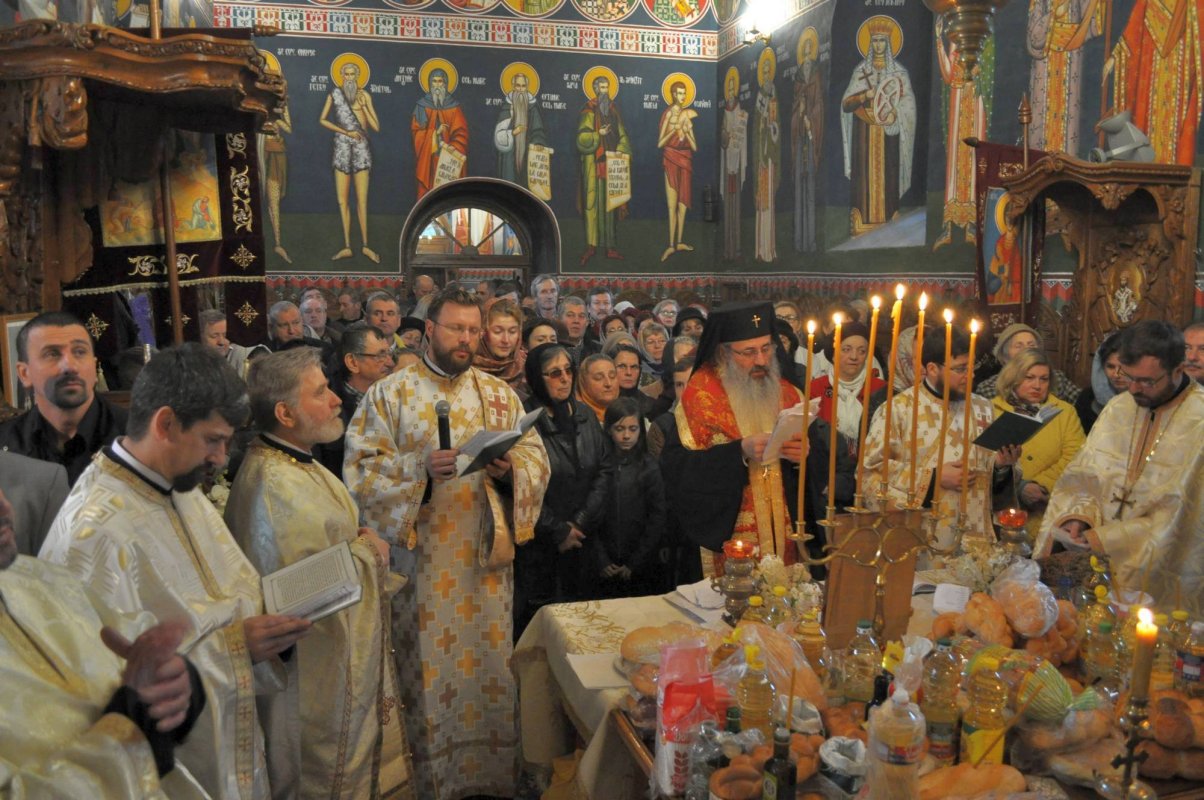 Taina Sfântului Maslu la Spitalul Clinic de Psihiatrie Socola 43119