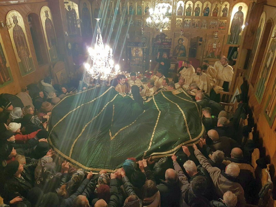 Taina Sfântului Maslu pe Meteora Bacăului 43069