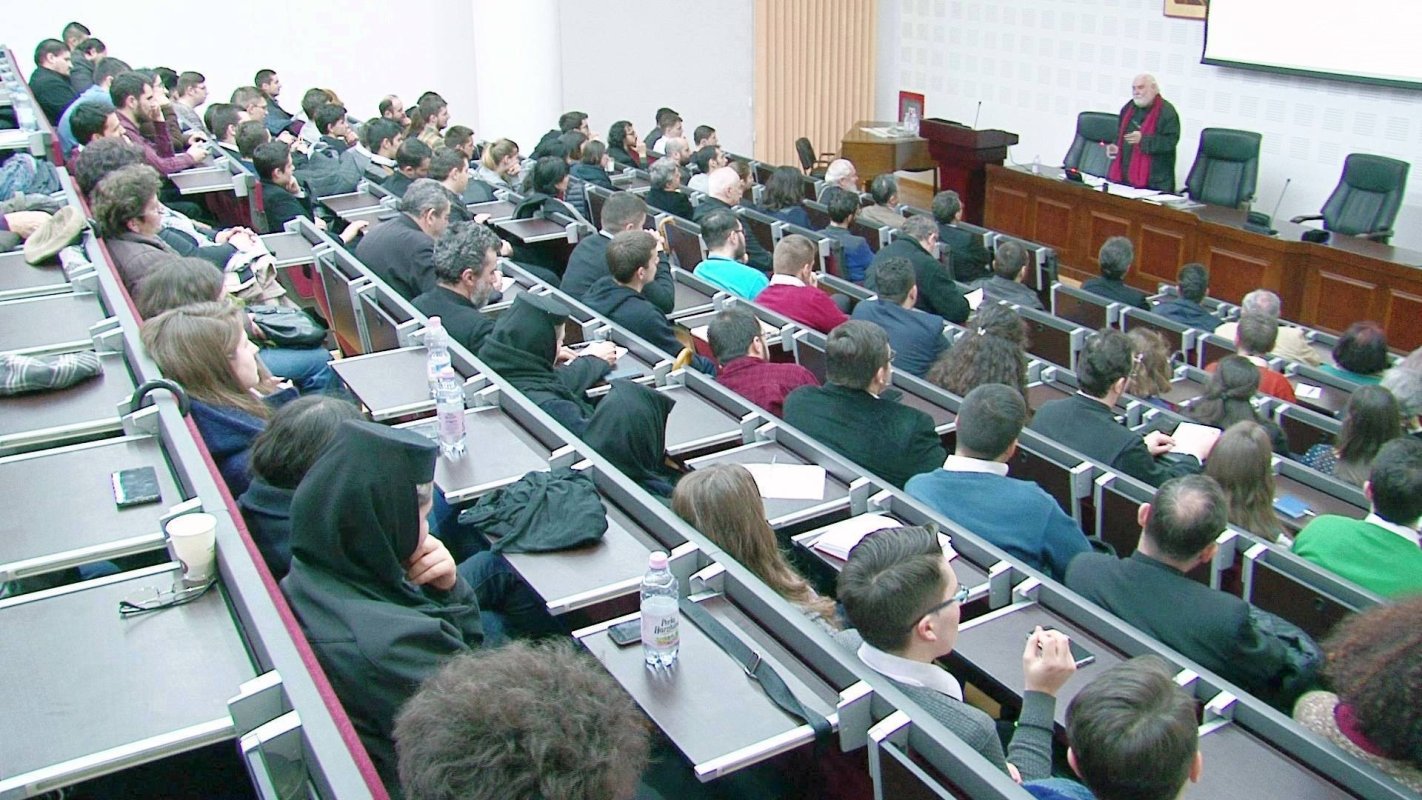 Academicianul Sorin Dumitrescu  a conferențiat la Cluj-Napoca 43079