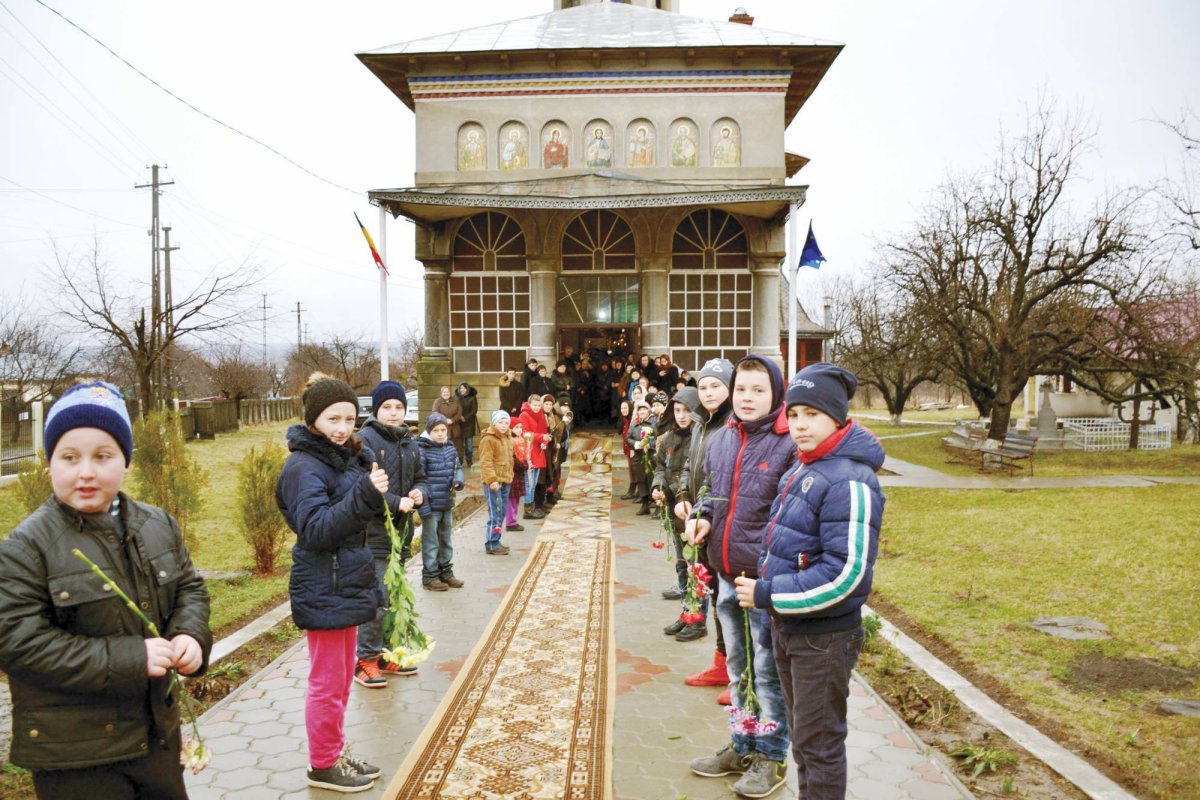 „Suntem chemaţi să înţelegem taina Bisericii din care facem parte“ 43066