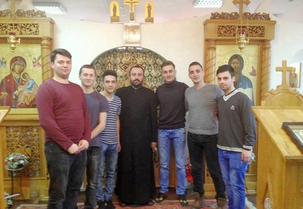 Voluntari la capela Universității „Transilvania” din Brașov   43087