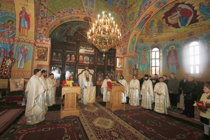 Slujiri arhiereşti în Duminica Sfântului Ierarh Grigore Palama    43012