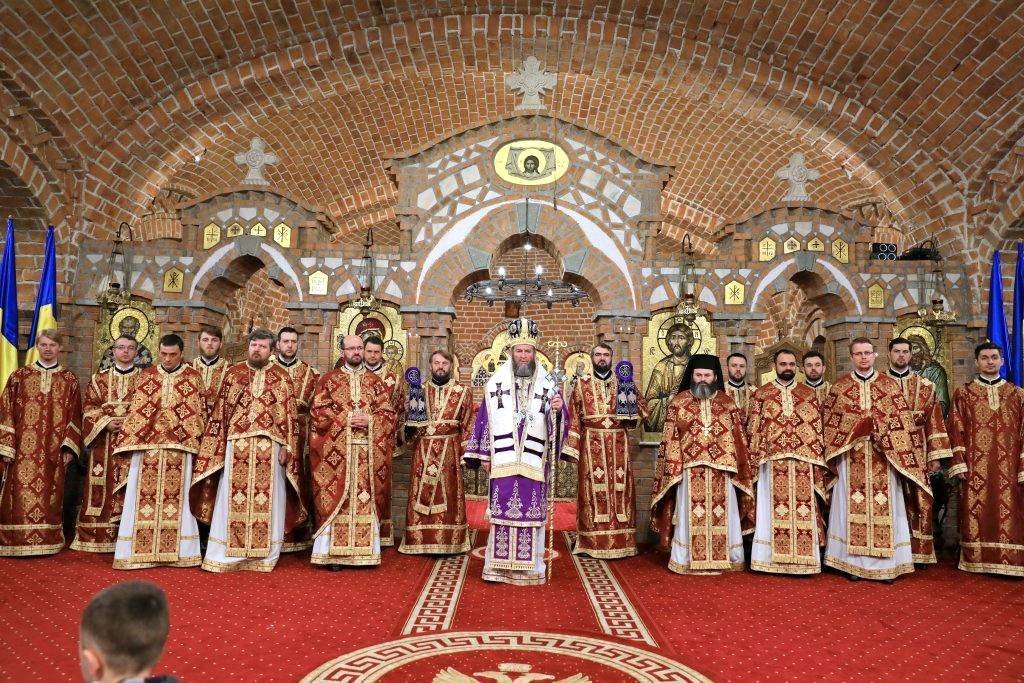 Slujiri arhiereşti în Duminica Sfântului Ierarh Grigore Palama    43015