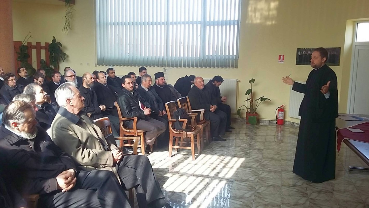 Şedinţă la Protopopiatul Huedin  42970