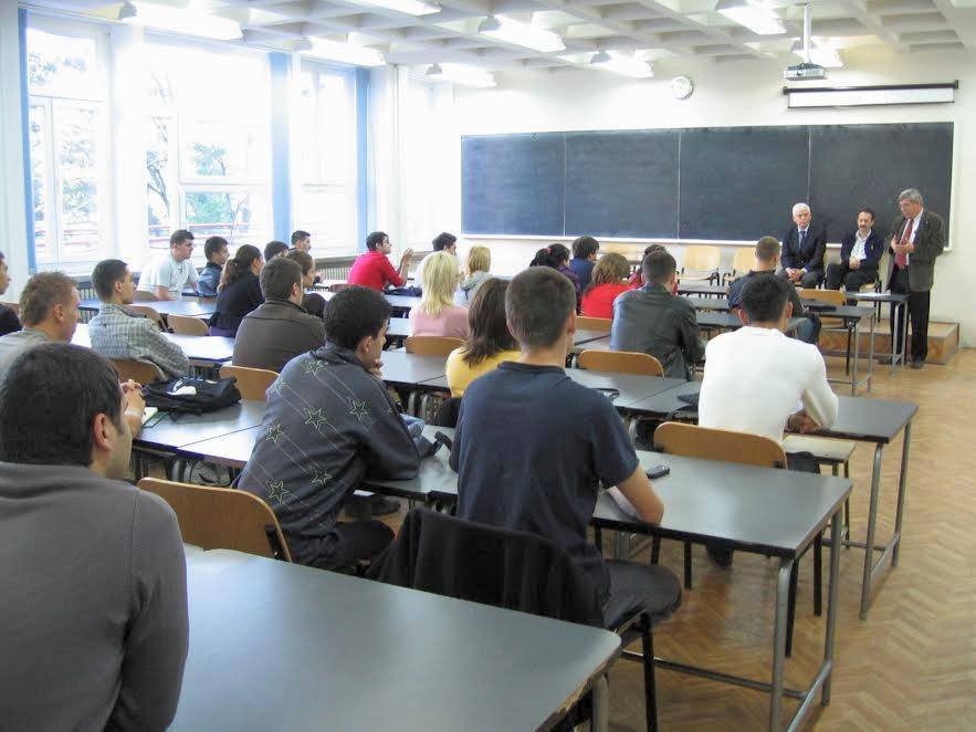 Universităţile şi-au deschis programele pentru liceeni 43002