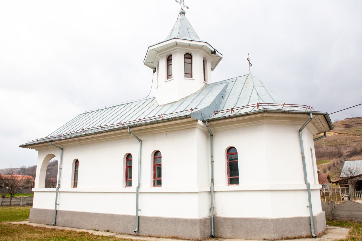 Valea Fântânilor, o candelă aprinsă în mijlocul câmpiei 42906