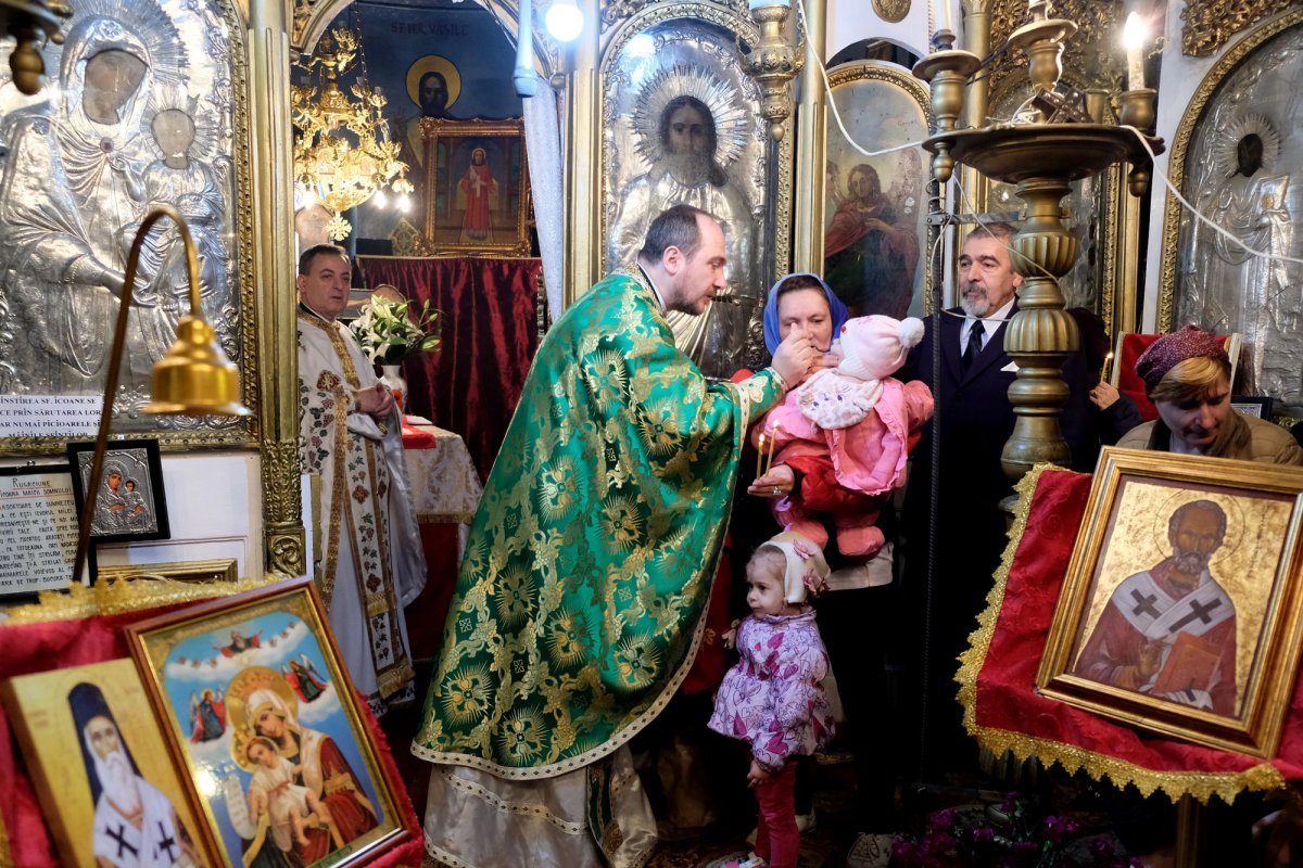 Biserica „Sfântul Cuvios Alexie” şi-a sărbătorit ocrotitorul 42811
