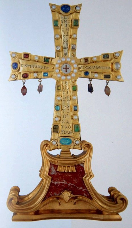 Cinstirea generală a Crucii, veche ca şi creştinismul însuşi 42755