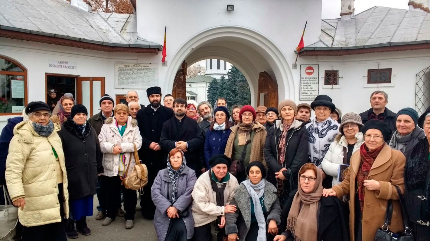 Filantropie pentru tineri și vârstnici 42707