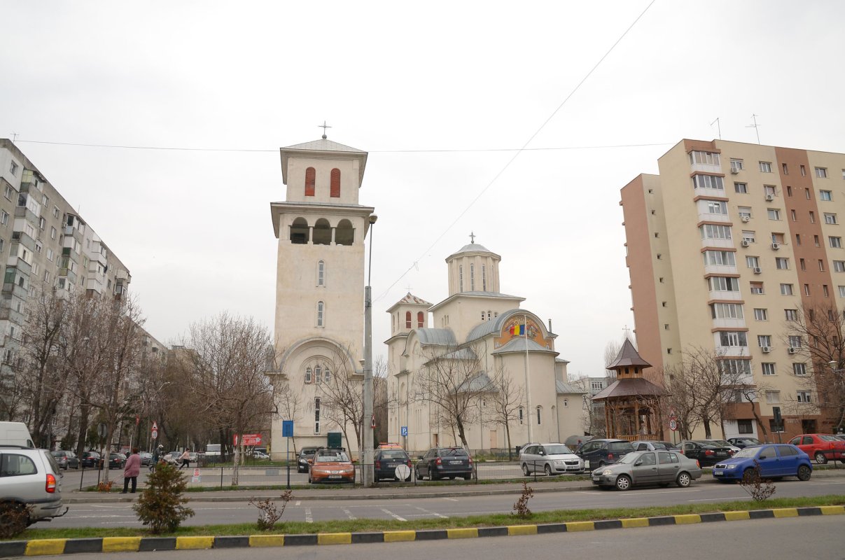 Filantropie pentru tineri și vârstnici 42710