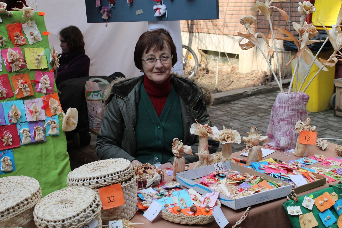 Împletiturile din pănuşi, pasiunea de o viaţă a Iuliei Balint 42718