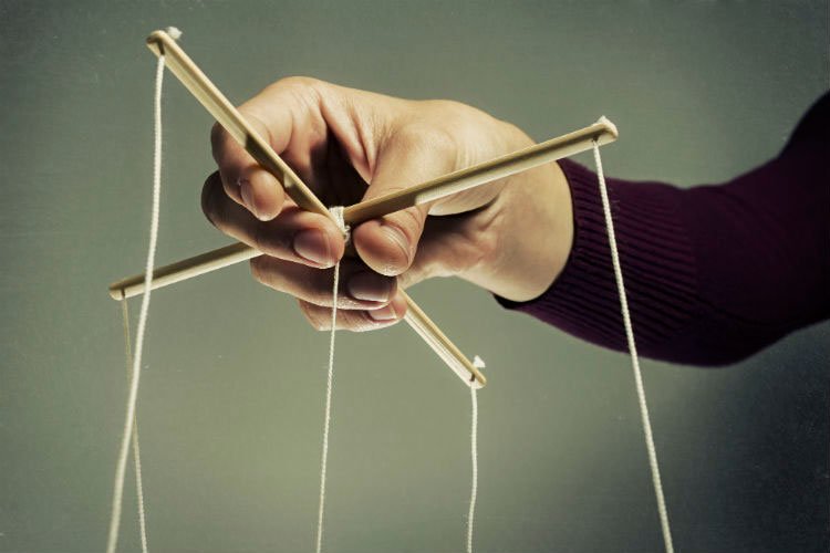 Manipulare sau război nevăzut? 42723