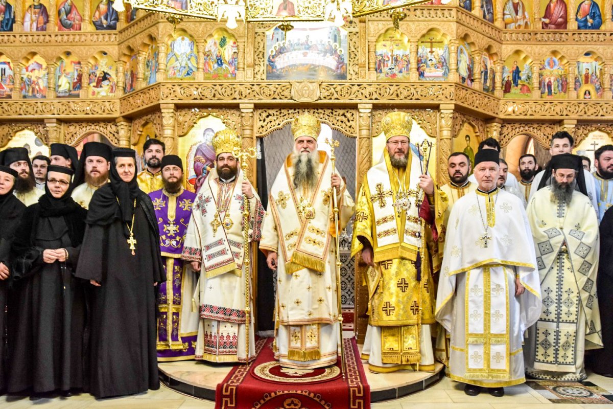 Sfinte Liturghii arhiereşti la mănăstirile Vişina şi Mălaia 42621