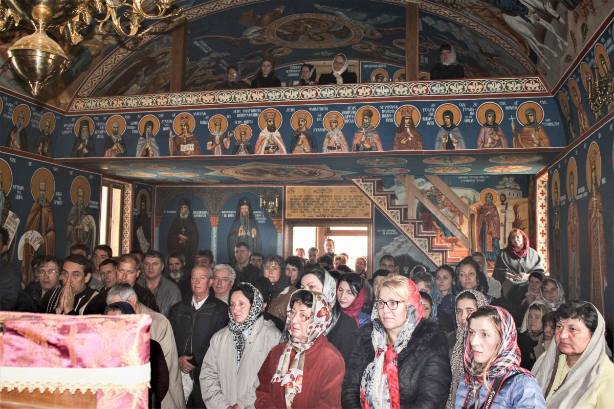 Sfinte Liturghii arhiereşti la mănăstirile Vişina şi Mălaia 42624