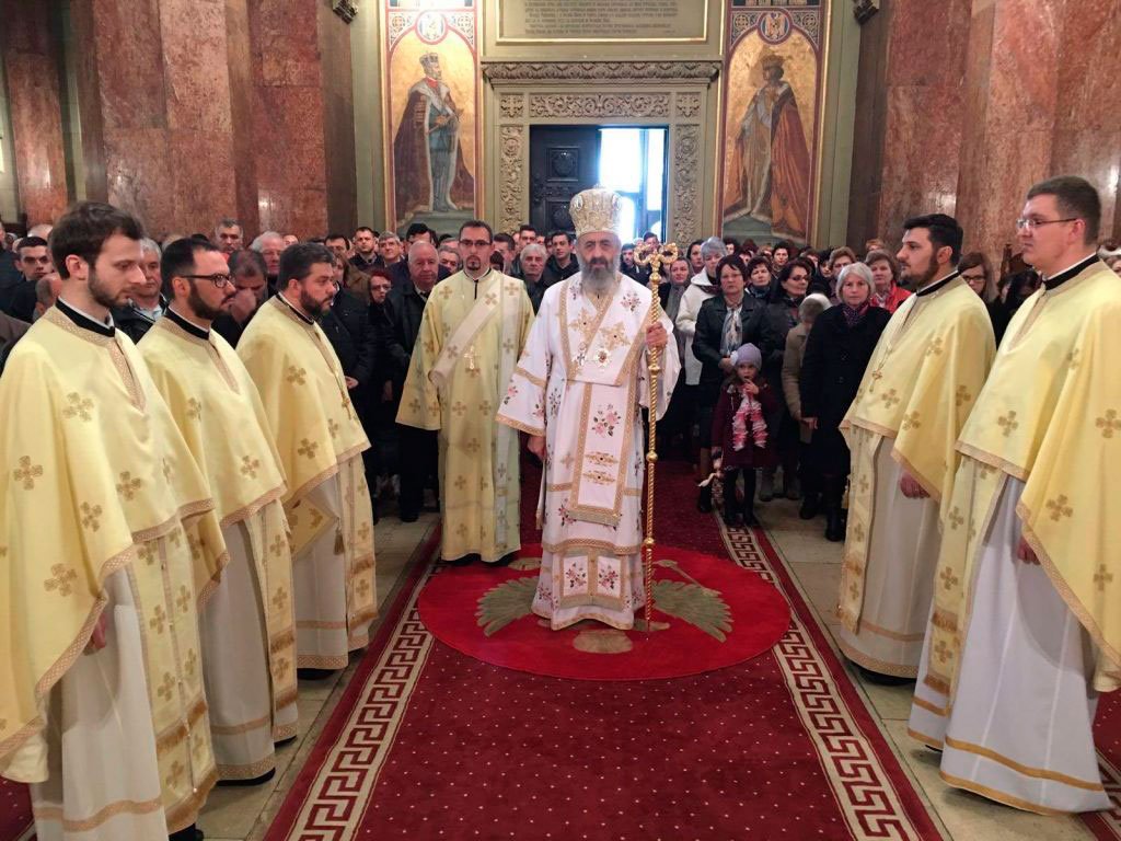 Slujiri arhiereşti în Duminica Sfintei Cruci 42610