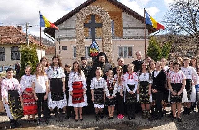 Slujiri arhiereşti în Duminica Sfintei Cruci 42613