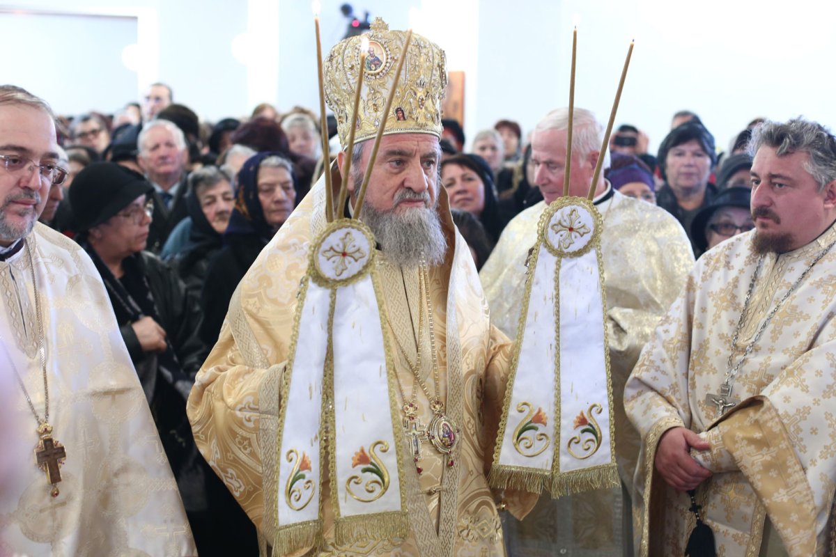 Slujiri arhiereşti în Duminica Sfintei Cruci 42615