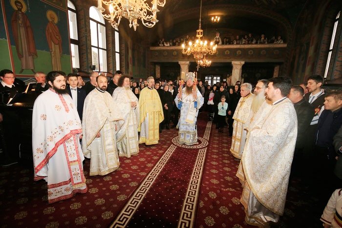 Slujiri arhiereşti în Duminica Sfintei Cruci 42618