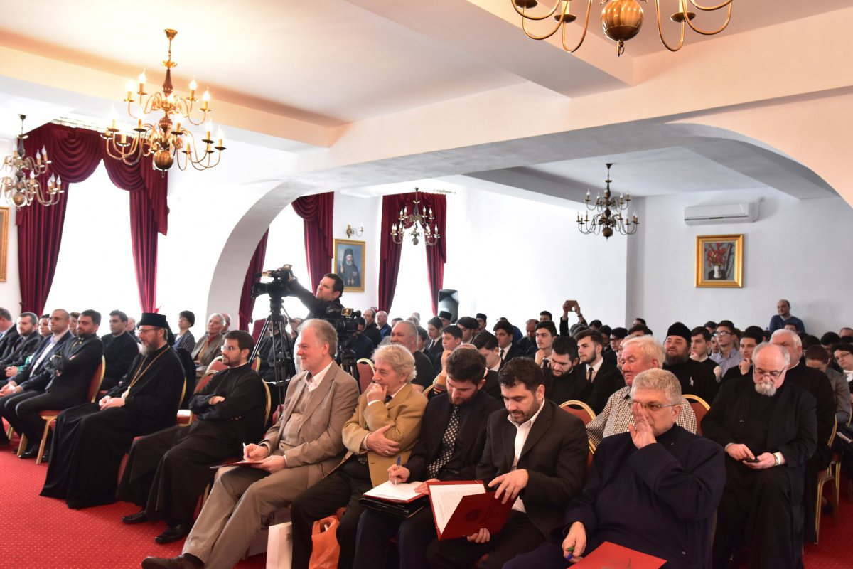 Simpozion Național  la Râmnicu Vâlcea 42479