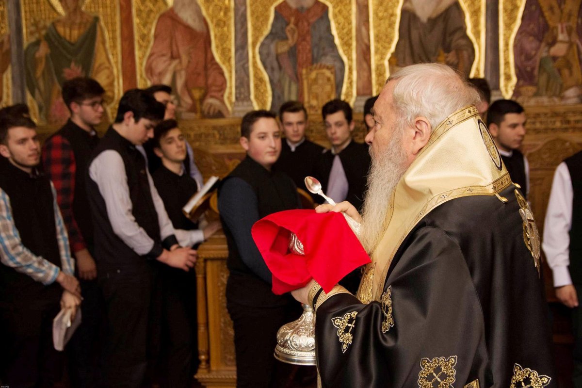 IPS Mitropolit Andrei, în mijlocul elevilor Seminarului din Cluj-Napoca 42409