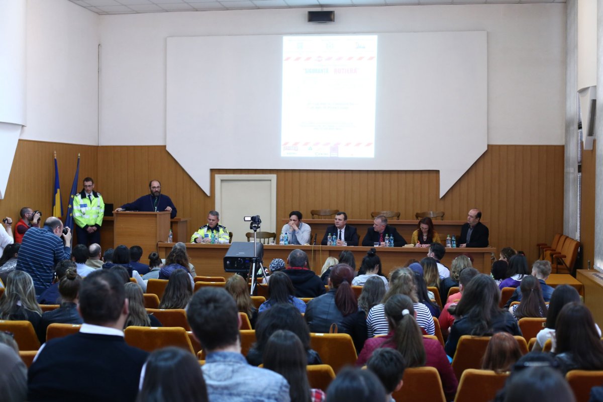 Sesiune de informare pentru elevii sibieni 42410