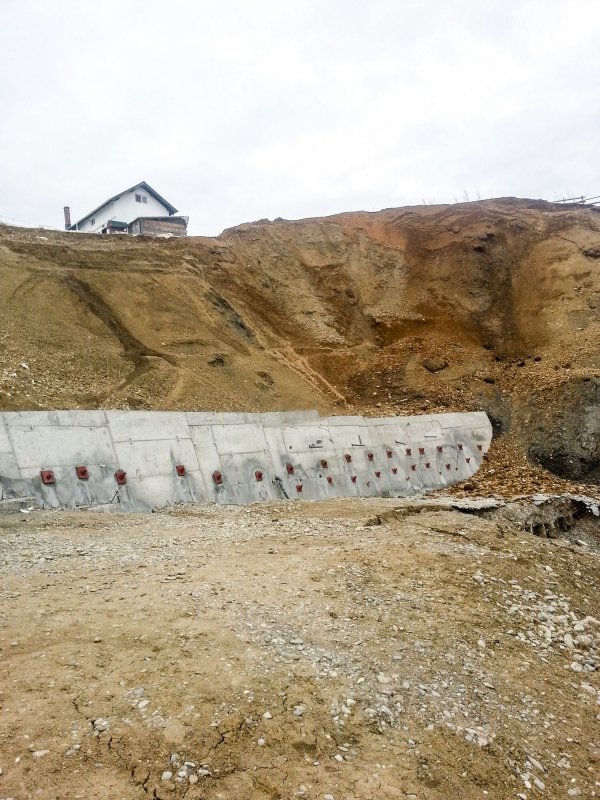 Versantul de la Mănăstirea Cornu a fost stabilizat 42441