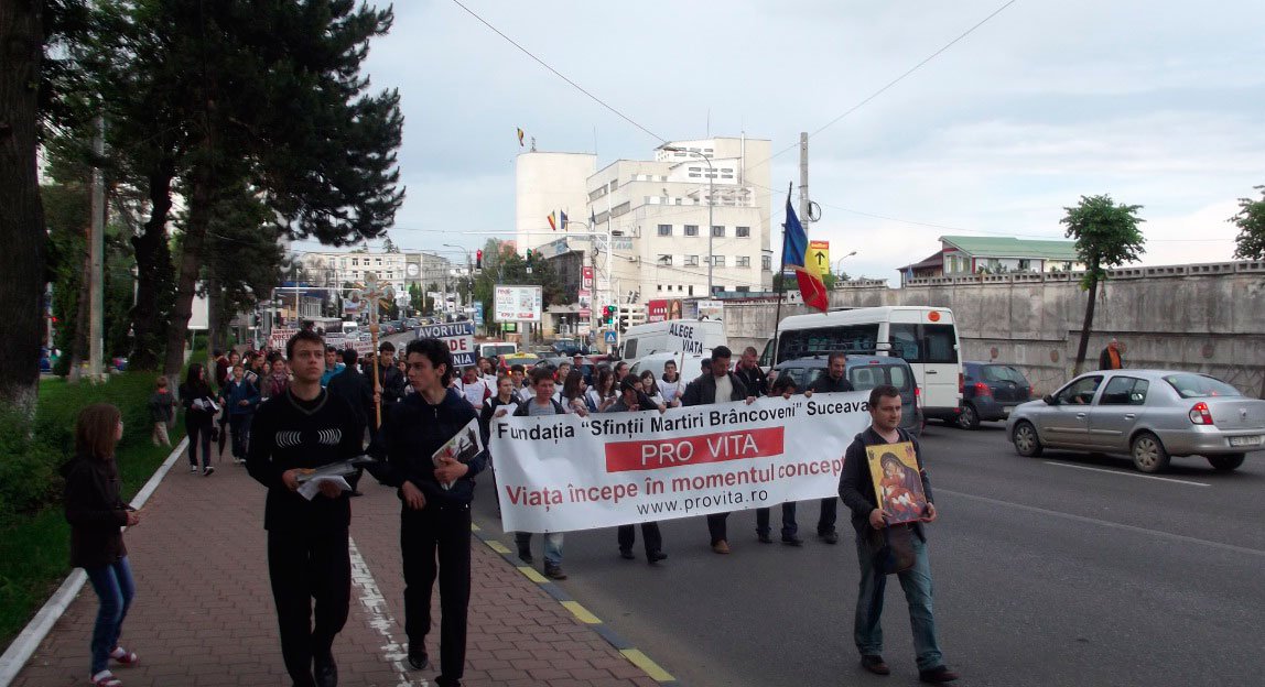 Marşul pentru viaţă în cetatea Sucevei 42325