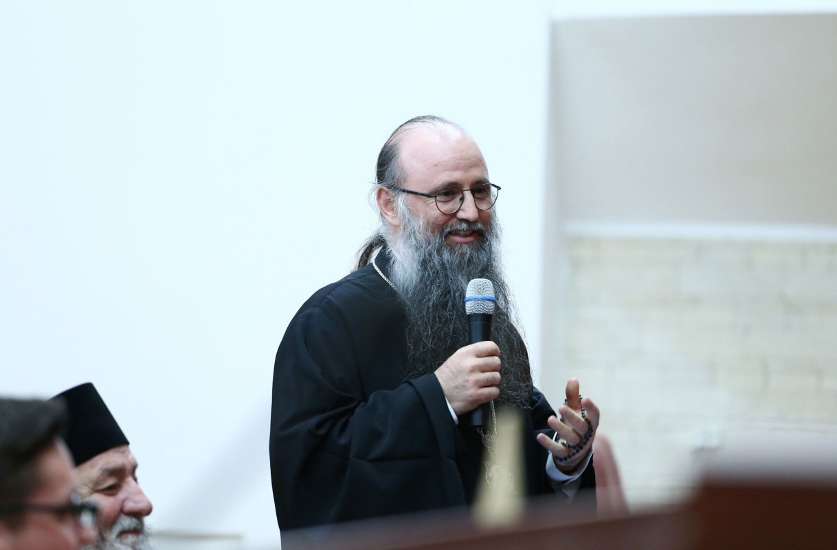 PS Siluan al românilor din Italia a conferențiat la Sibiu 42335