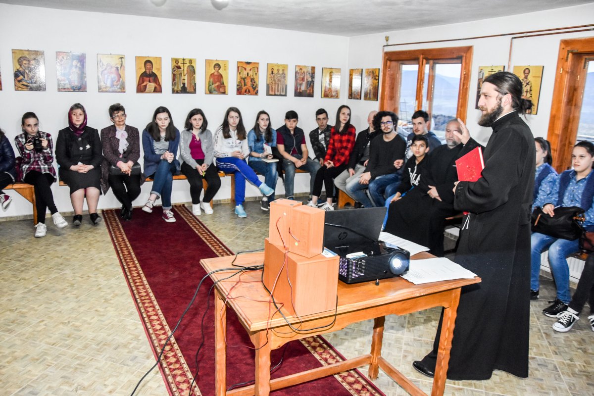 Tinerețe și mărturisire în Valea Almăjului 42351