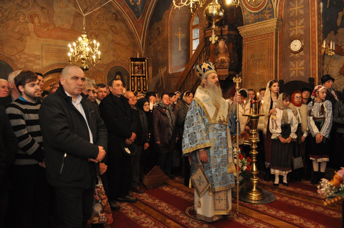 „«Fie mie după cuvântul Tău» ar trebui să fie fundamentul vieţii noastre“ 42242