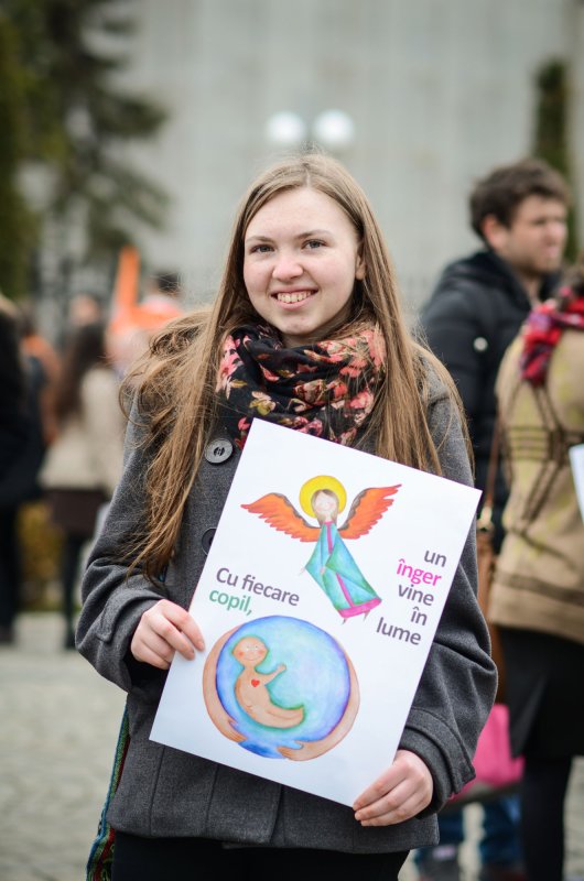 Marşul pentru viaţă a binevestit: „Ajută mama şi copilul! Ei depind de tine“ 42247
