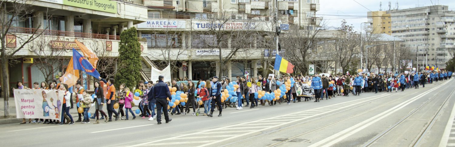 Marşul pentru viaţă a binevestit: „Ajută mama şi copilul! Ei depind de tine“ 42250