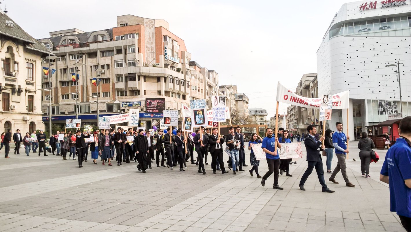 Marşul pentru viaţă în Mitropolia Olteniei 42226
