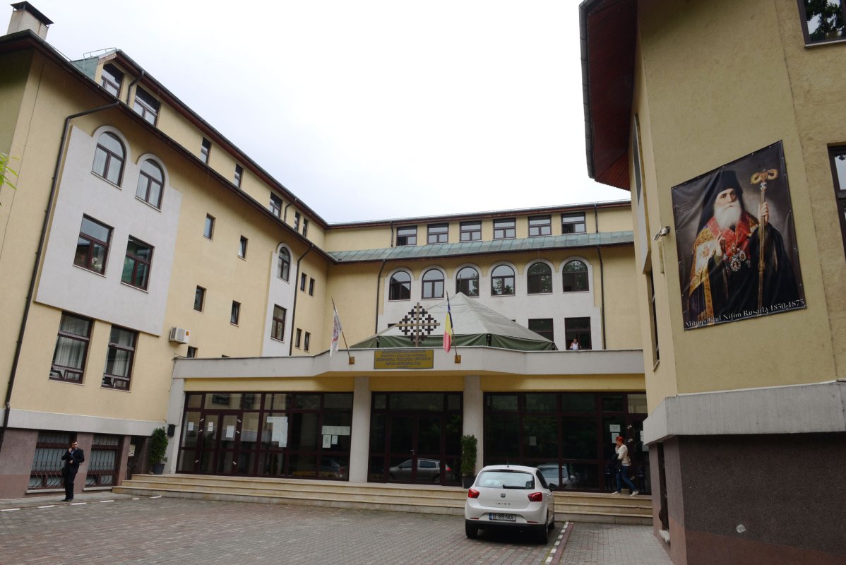 „Ziua porților deschise” la Seminarul Teologic „Nifon Mitropolitul” din București 42200