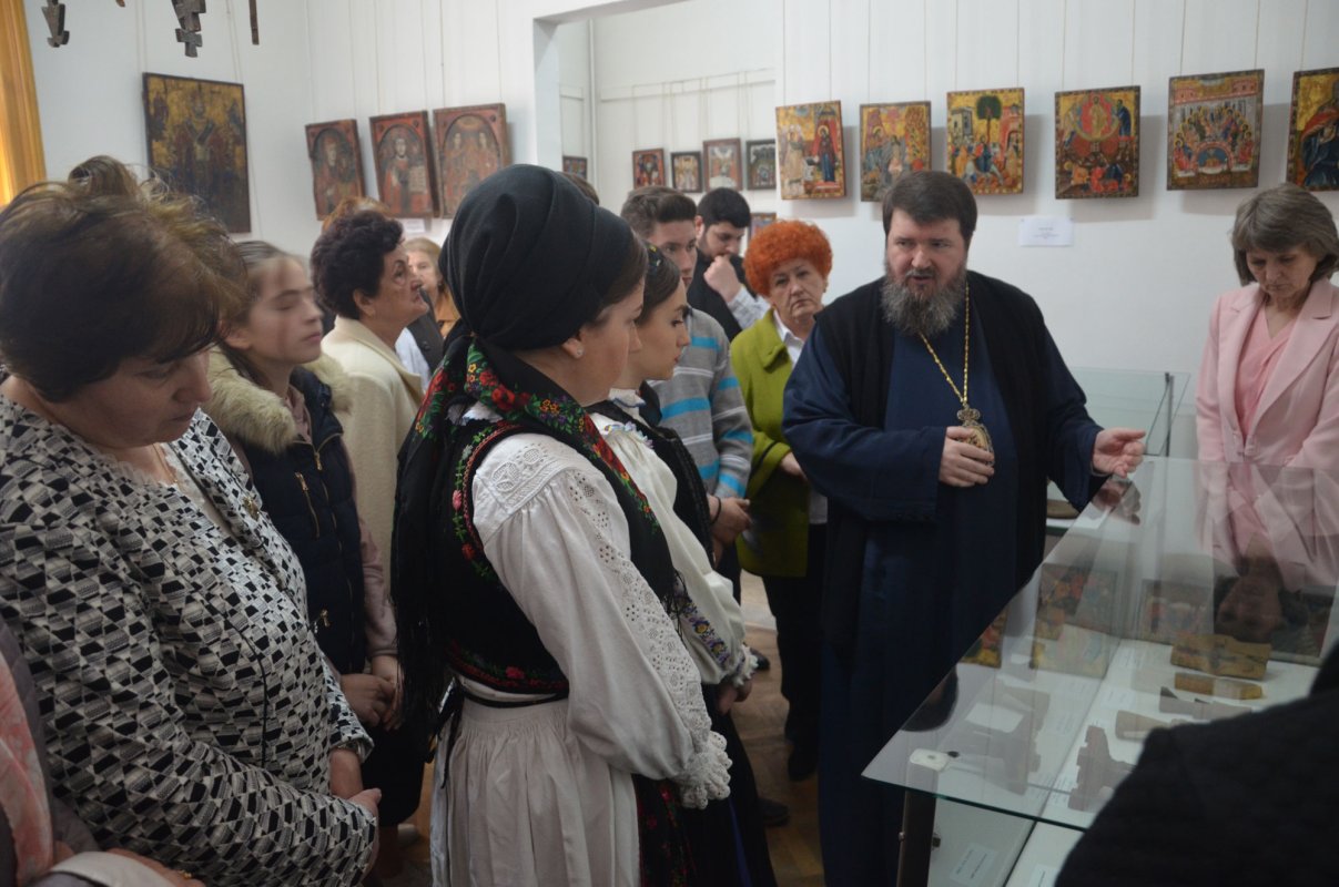 Elevi în vizită la reședința episcopală din Oradea 42127