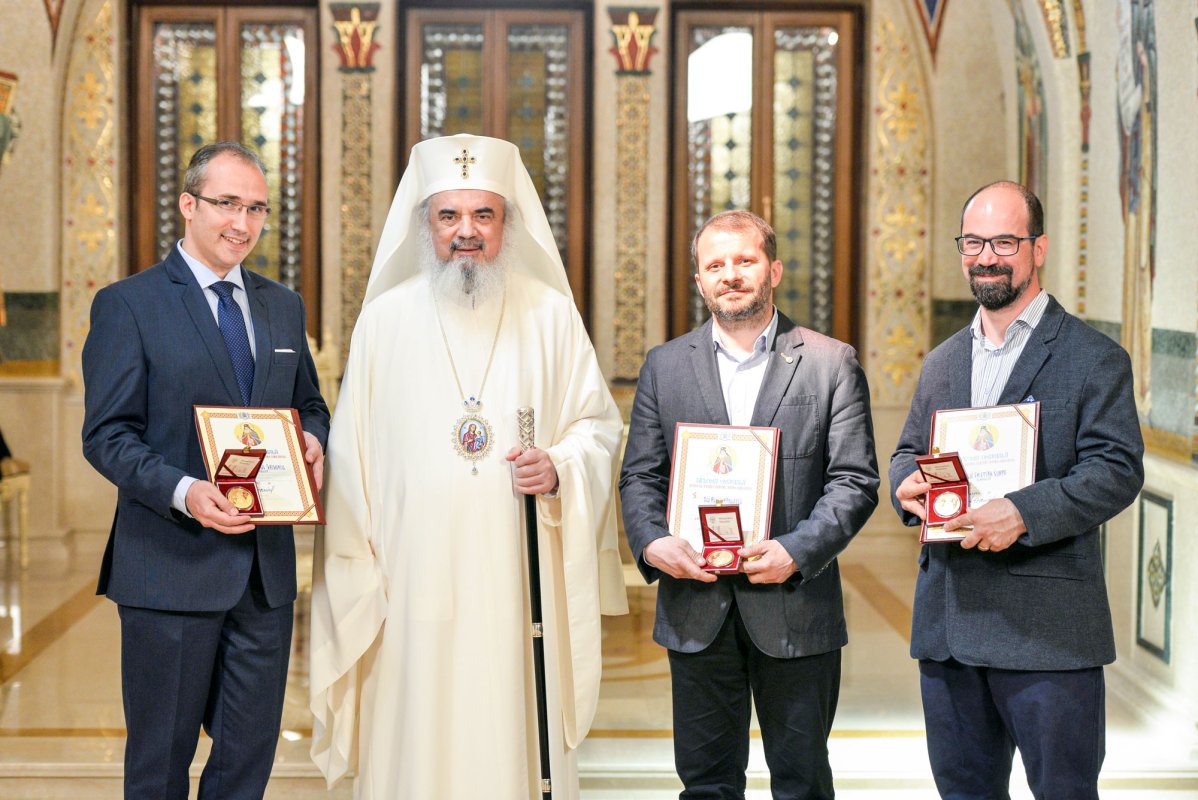 Distincţii pentru jurnalişti creştini 41994