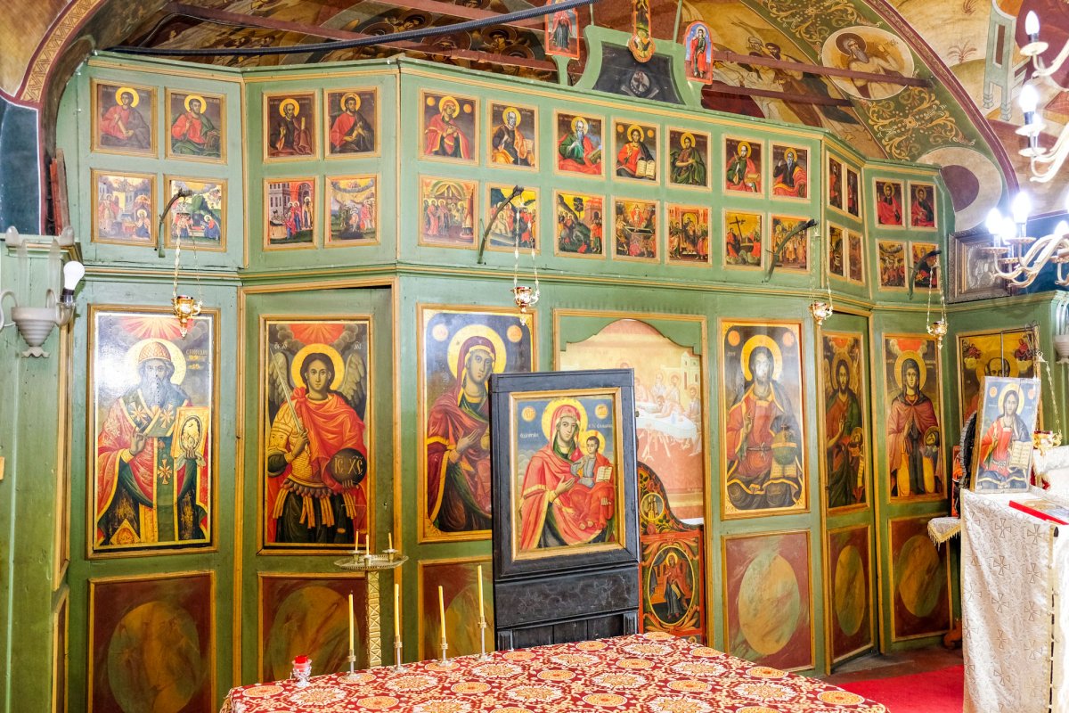 Catapeteasma unicat a bisericii din Troianul 41897