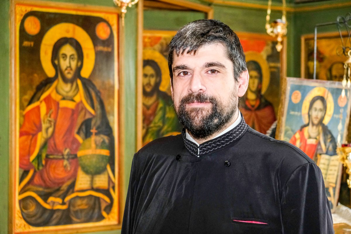 Catapeteasma unicat a bisericii din Troianul 41898