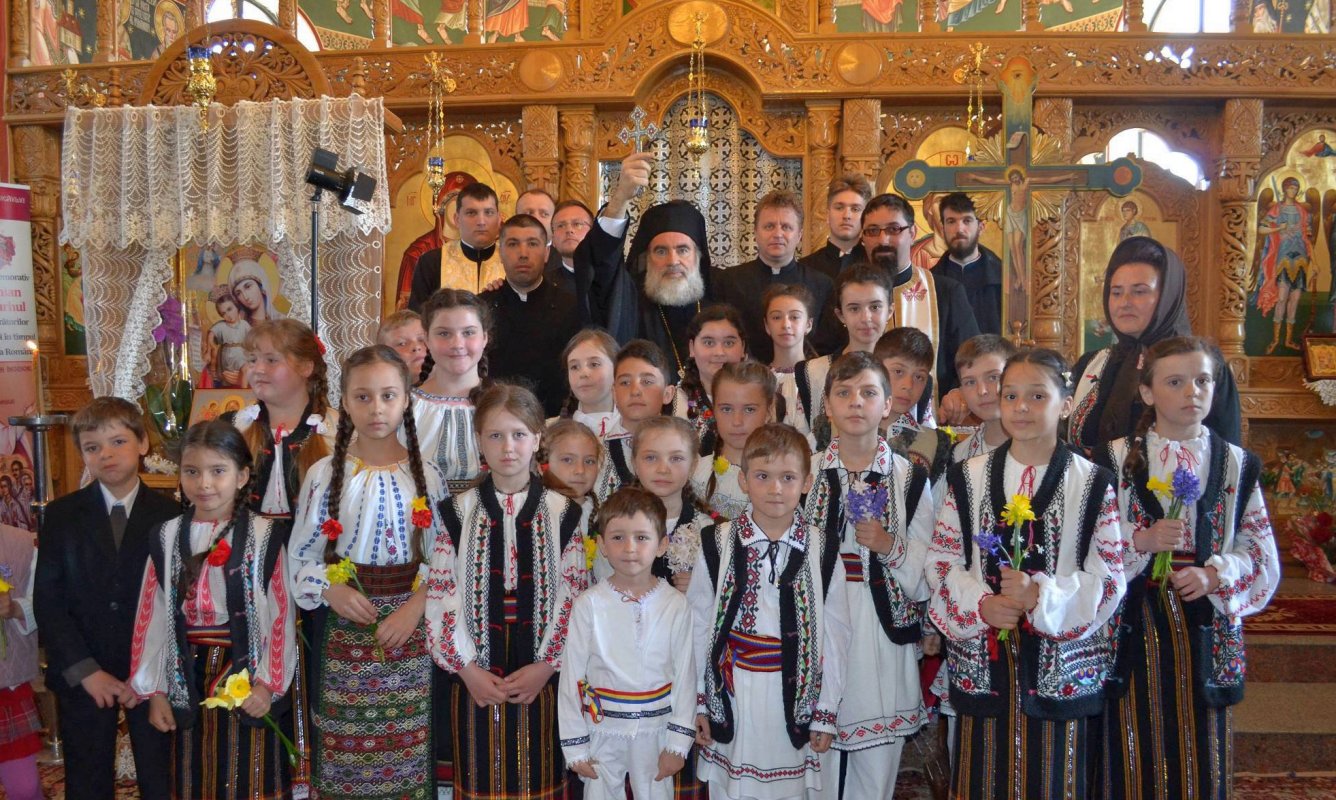 Liturghie arhierească în Parohia Holt 41752