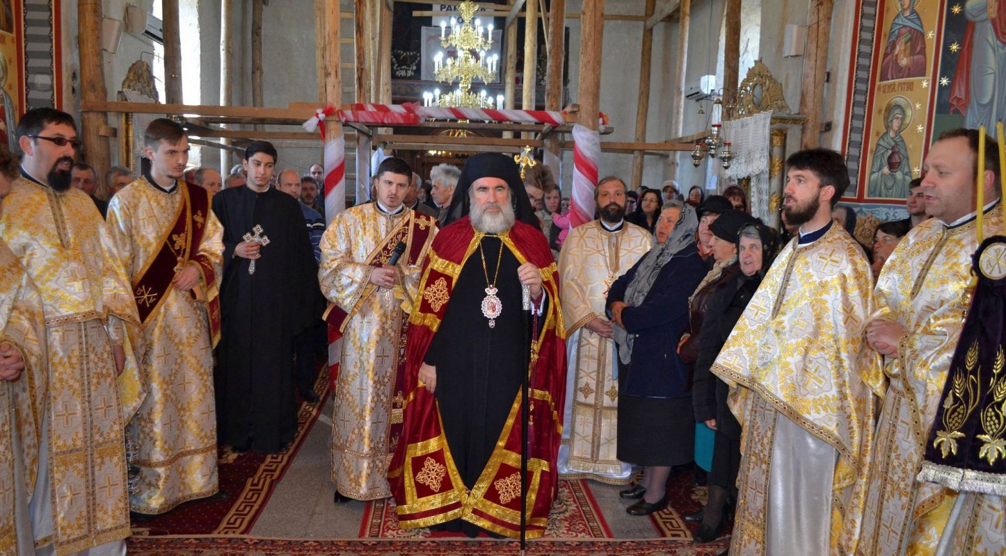 Liturghie arhierească în Parohia Holt 41753