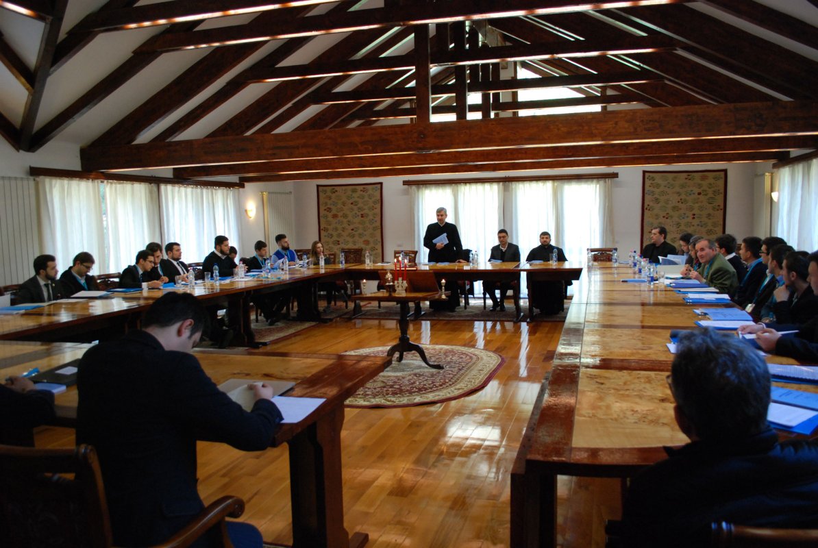 Simpozion studențesc la Mănăstirea Tismana 41776