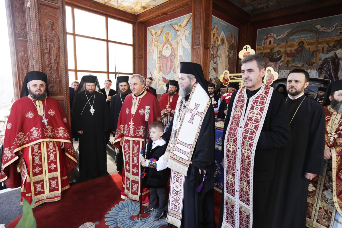 Slujiri arhiereşti în Duminica a cincea din Post, în Transilvania 41762