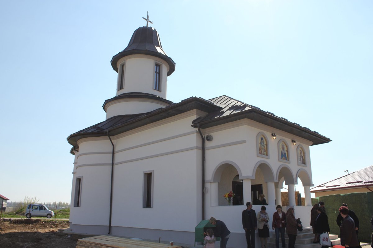 Liturghie arhierească în Biserica „Sfântul Grigorie Decapolitul” din Craiova 41701