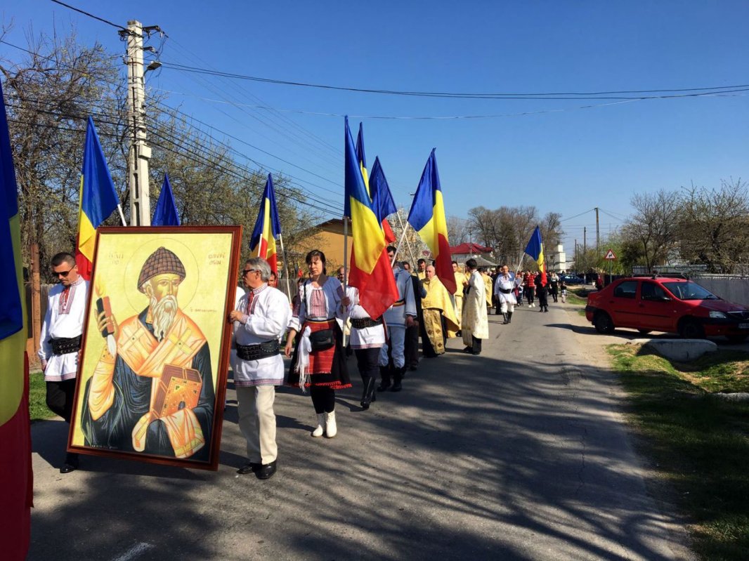 Procesiune cu moaștele Sfântului Spiridon în Parohia Cocorăștii Grind 41715