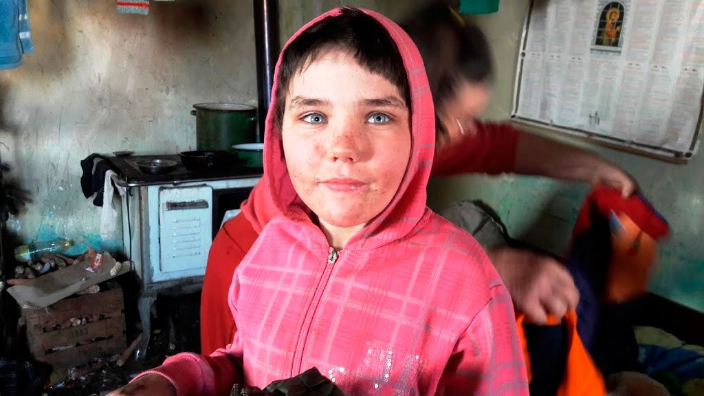 Campanie filantropică pentru ajutorarea unor familii nevoiaşe cu mulţi copii, la Dej 41606