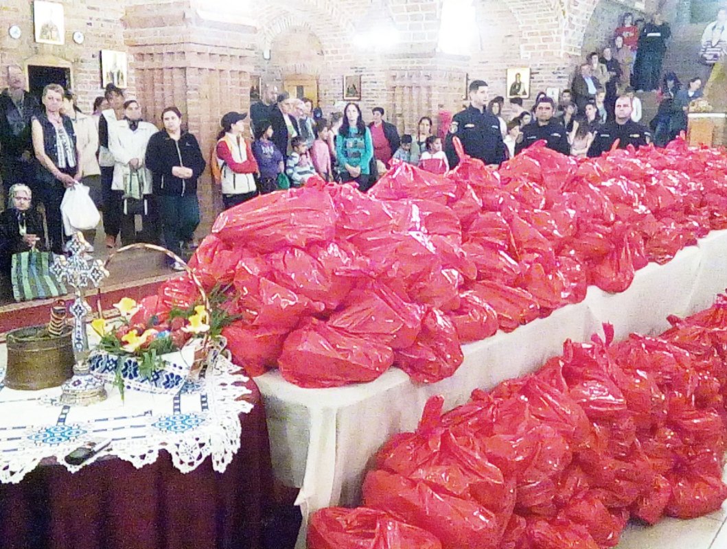 Daruri pentru 1.400 de persoane, oferite de Femeile Ortodoxe băimărene 41599