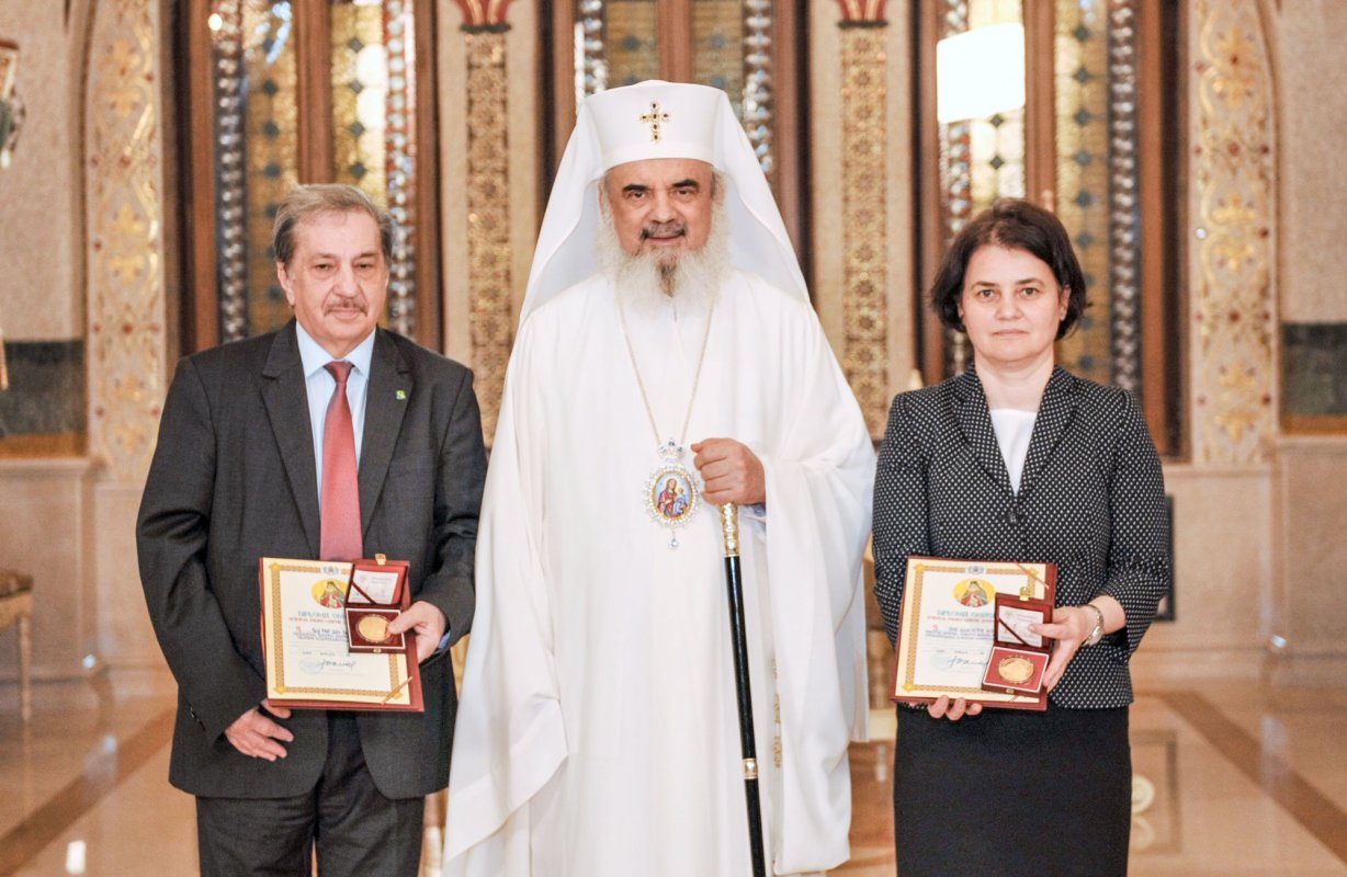 Distincţii bisericeşti oferite de Patriarhul României 41573